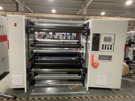 กว้างสูงสุดแม่ม้วน 1400mm ความเร็วสูง เครื่องตัดกระดาษ Kraft ขนาดความกว้าง